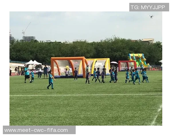 提升球技与团队合作上海足球暑假班等你来加入精彩体验